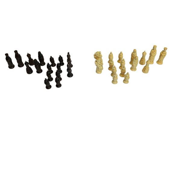 Edwin S Lowe Renaissance Plastic Felt Bottom Chessmen Vintage 32 Pieces - Picture 1 of 13